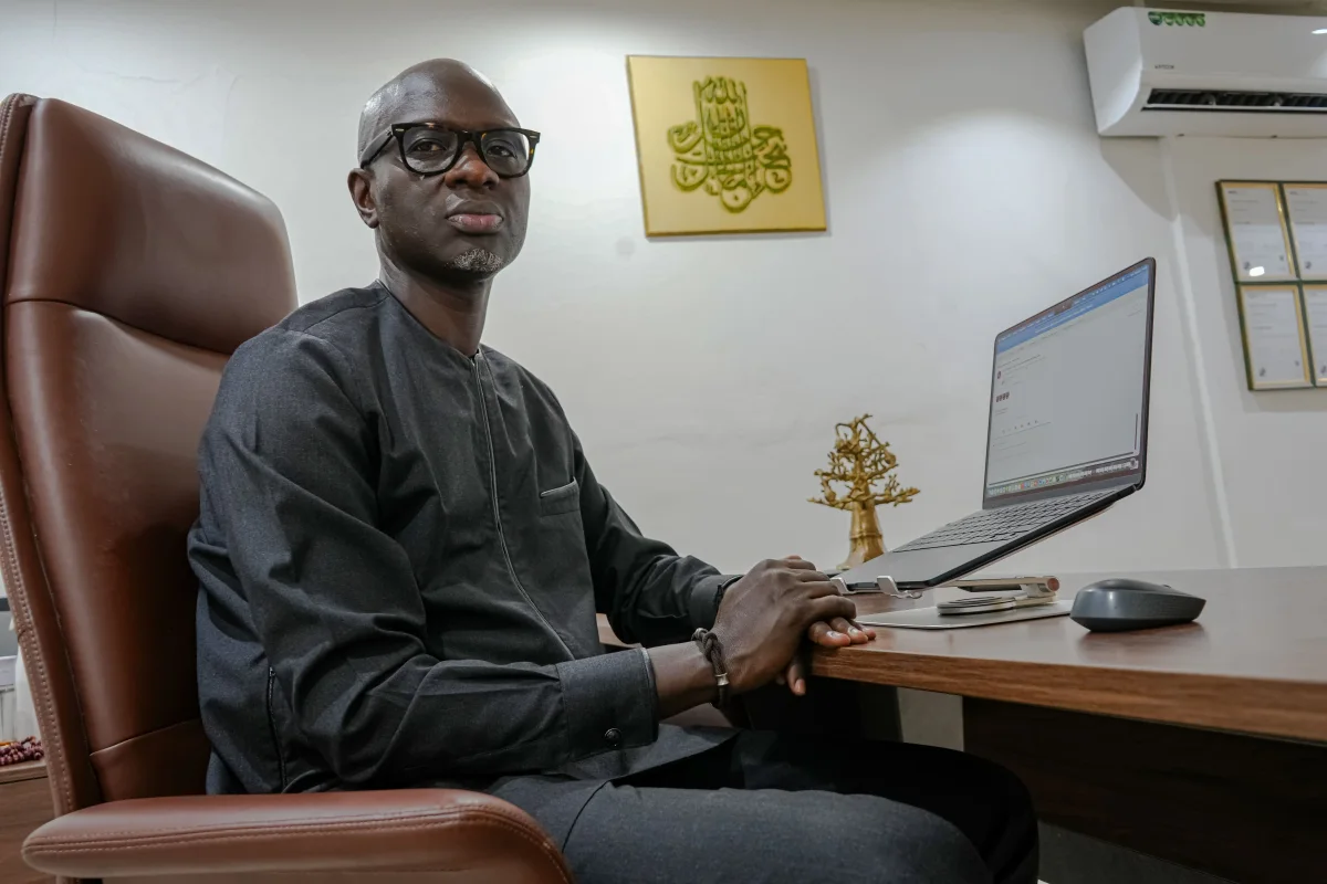Alassane Mbaye à son bureau
